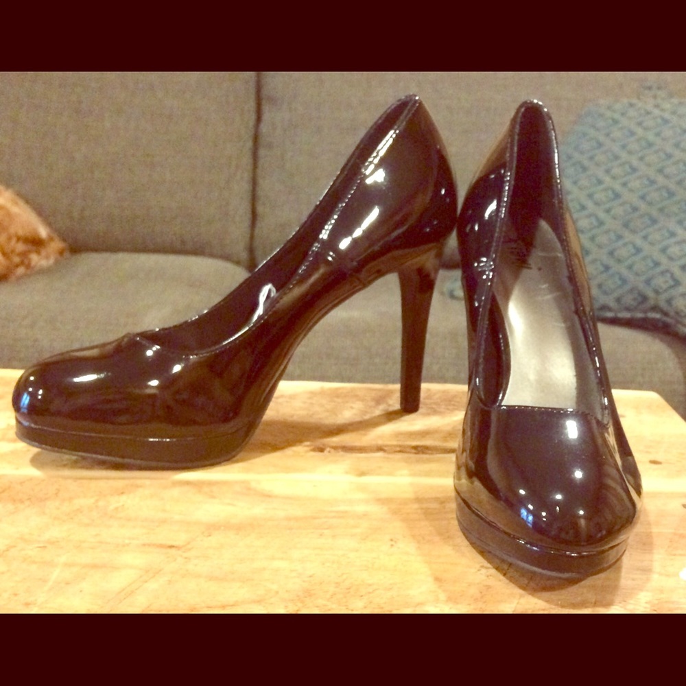 👠 New without tag Fioni shiny black heels 👠